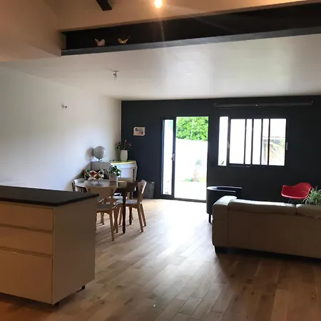 Maison 2 Chambres, Avec Terrasse Et Jardin *